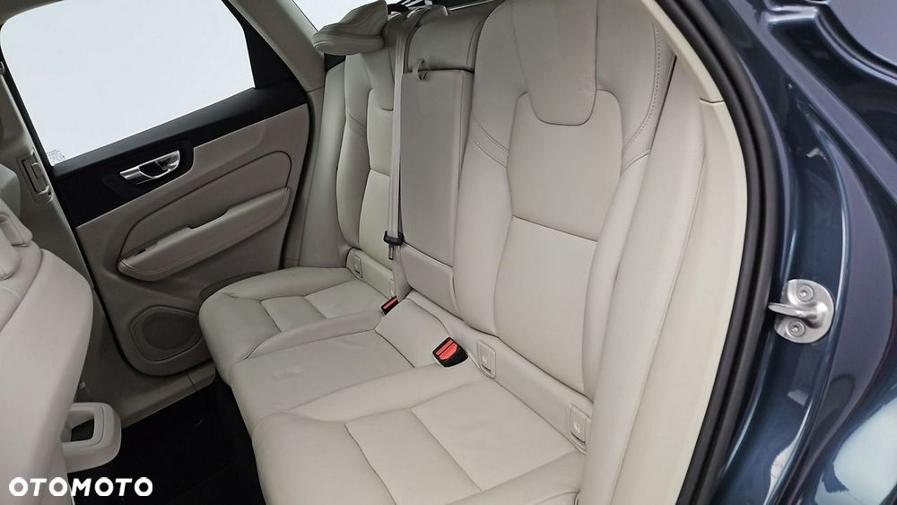 Volvo XC 60 B5 B AWD Plus Bright - 21