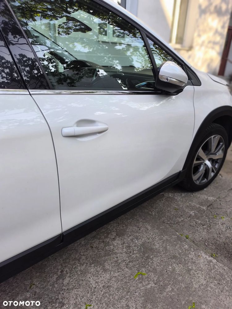 Peugeot 2008 1.2 Pure Tech Allure S&S EAT6 - 17