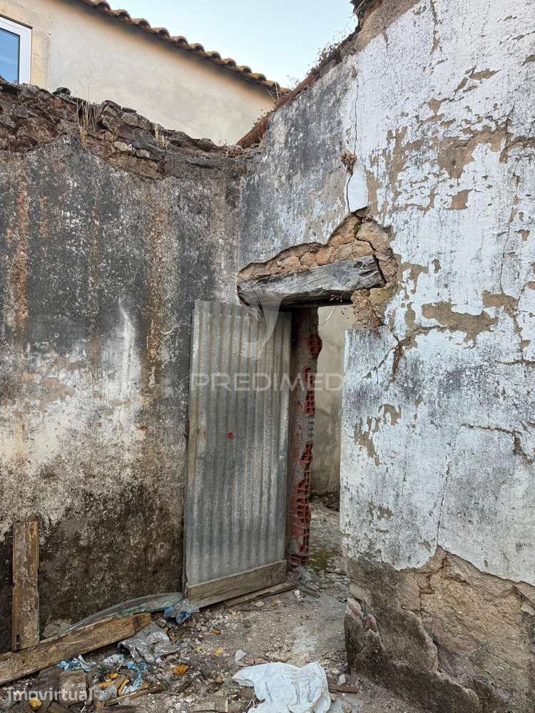 Moradia T1 para recuperar em Abrigada (Alenquer) - Grande imagem: 5/7
