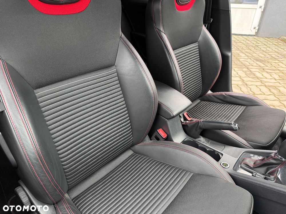 Skoda Octavia 2.0 TDI DSG RS - 22