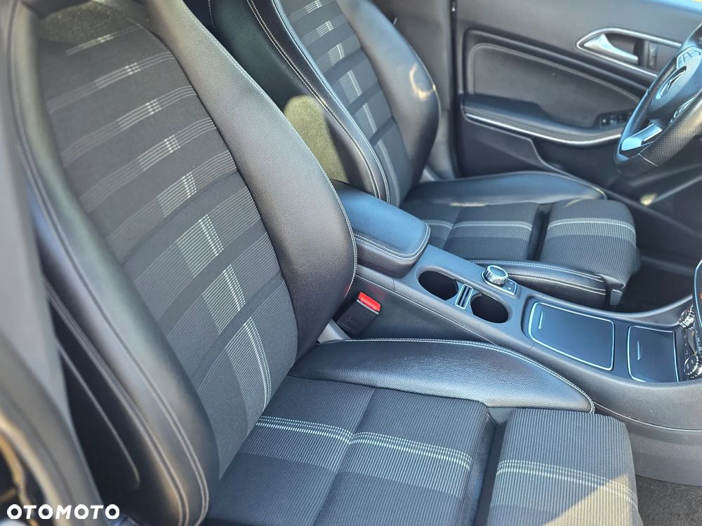 Mercedes-Benz CLA 180 7G-DCT Peak Edition - 15