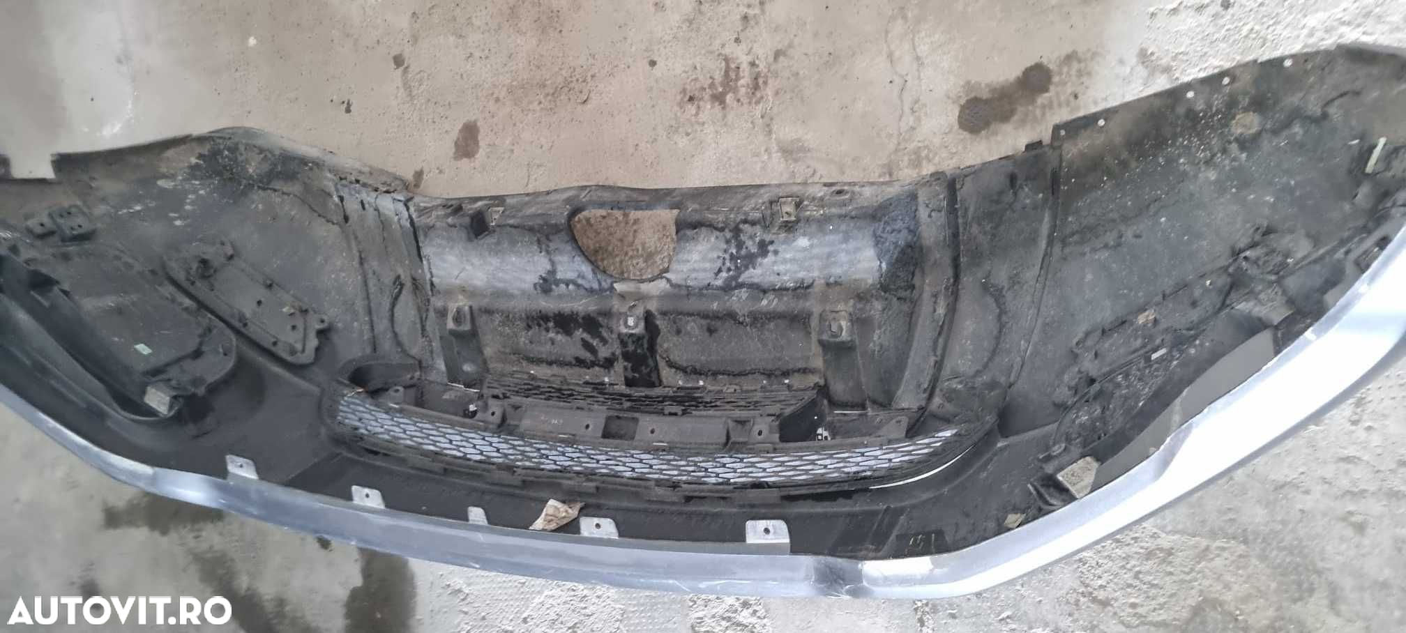 Bara fata Range Rover Evoque facelift cu mic defect - 2
