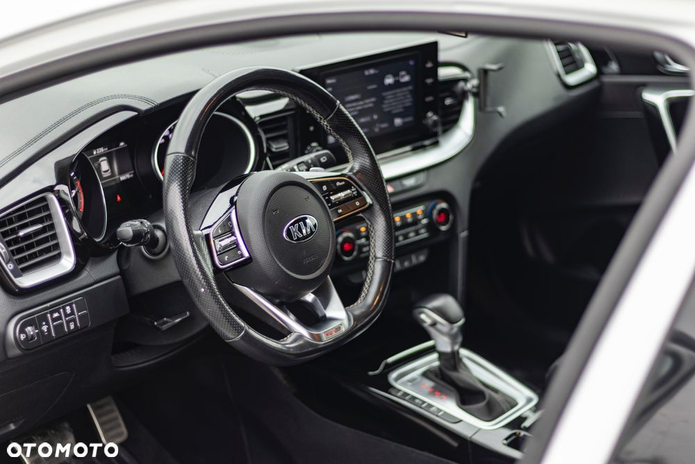 Kia ProCeed - 22