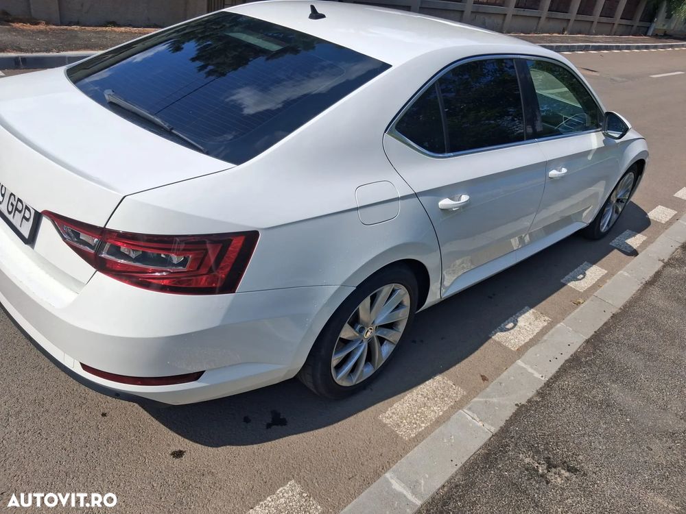 Skoda Superb 2.0 TDI Laurin & Klement - 13