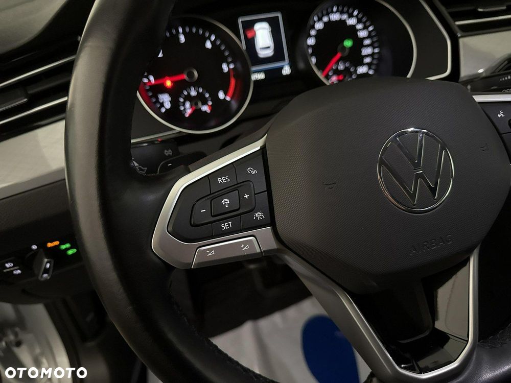 Volkswagen Passat - 25