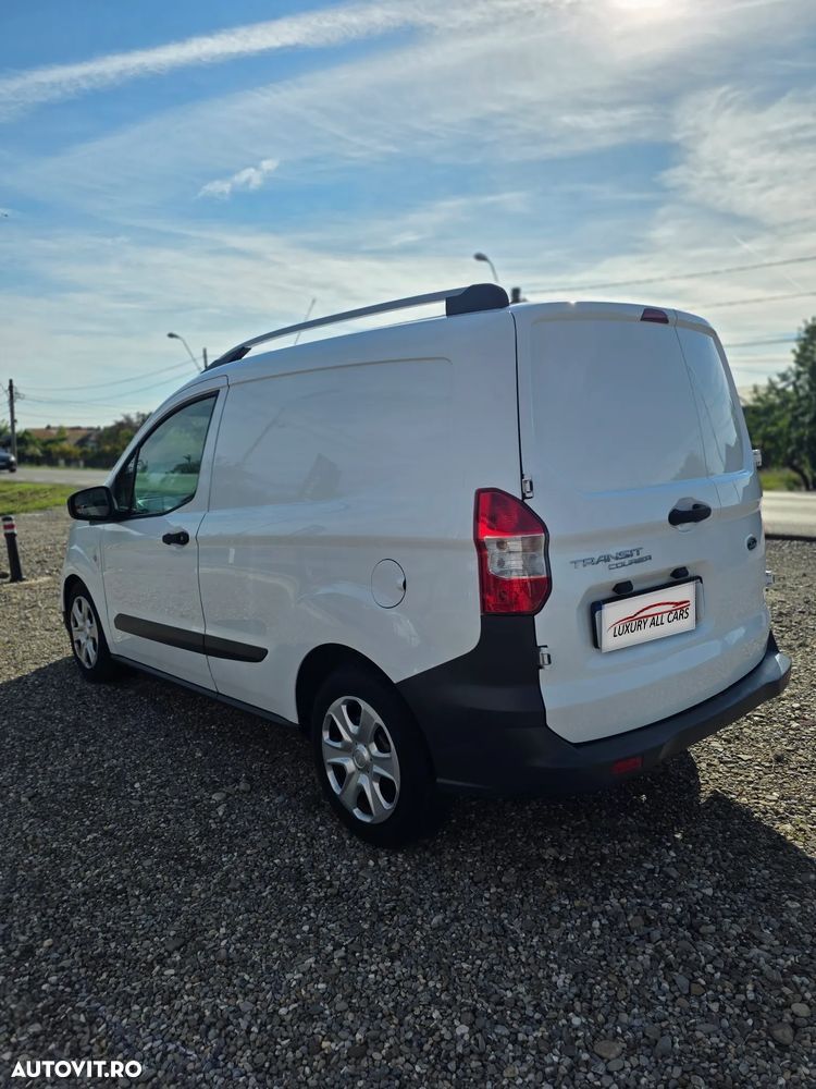 Ford Courier - 33