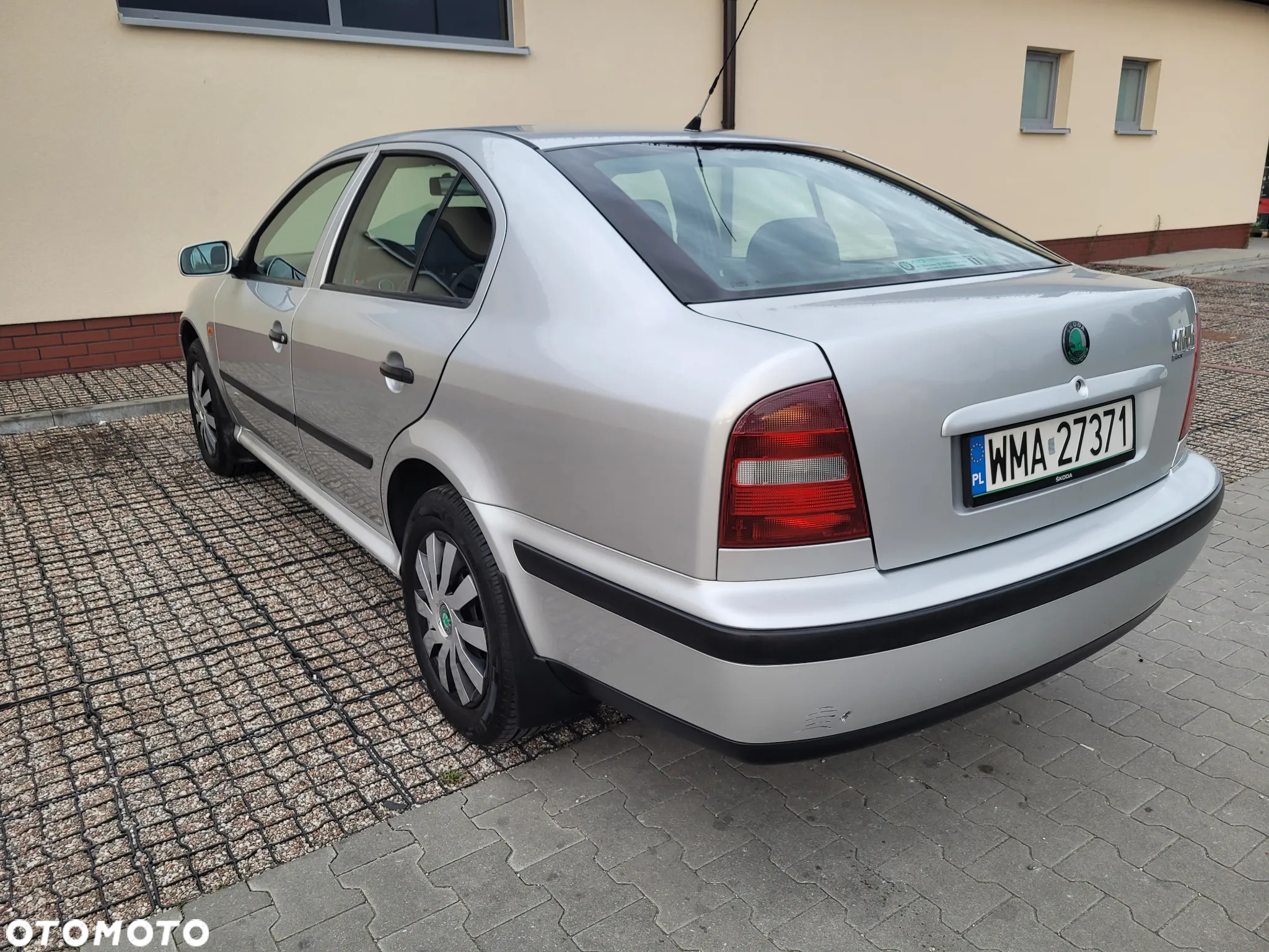 Skoda Octavia 1.6 GLX - 10