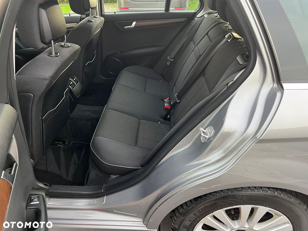 Mercedes-Benz Klasa C 220 CDI DPF Automatik BlueEFFICIENCY Elegance - 16