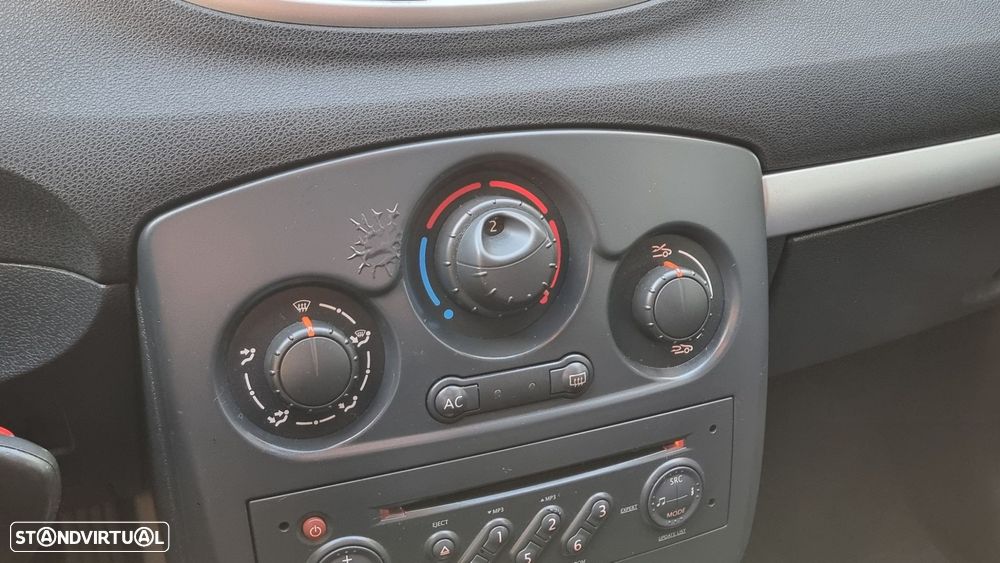 Renault Clio 1.2 16V Confort - 10