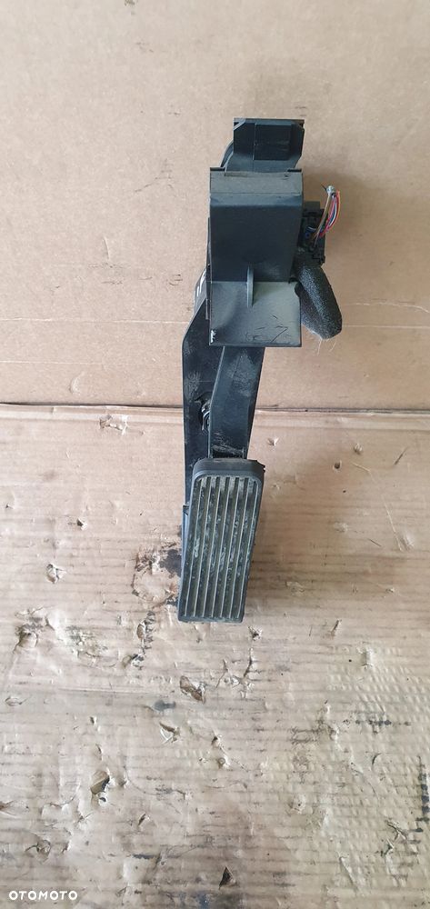 Pedał potencjometr gazu Mercedes E-Klasa W211 A2113000904 - 2