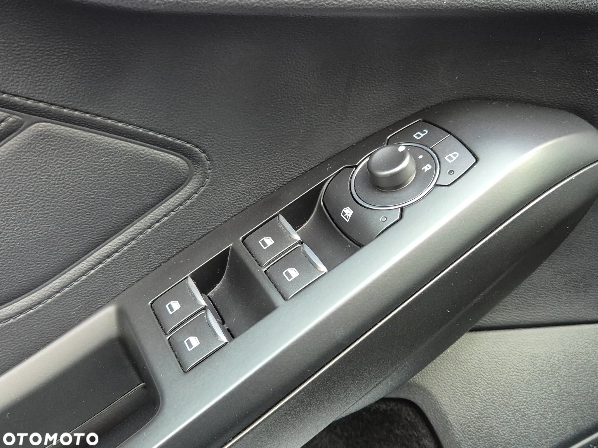 Ford Focus 1.0 EcoBoost mHEV Titanium - 17