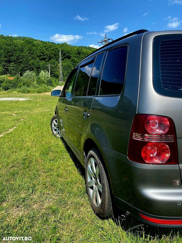 Volkswagen Touran 2.0 TDI DPF Highline - 4