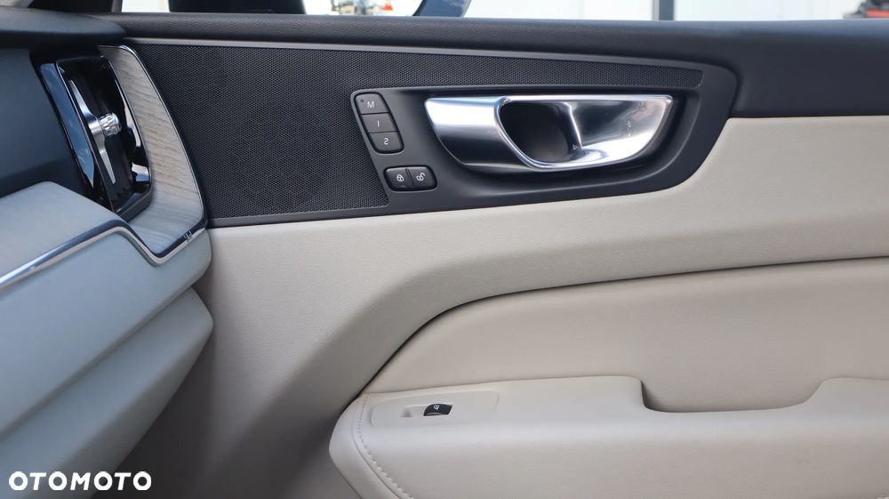 Volvo XC 60 B4 D AWD Plus Bright - 14
