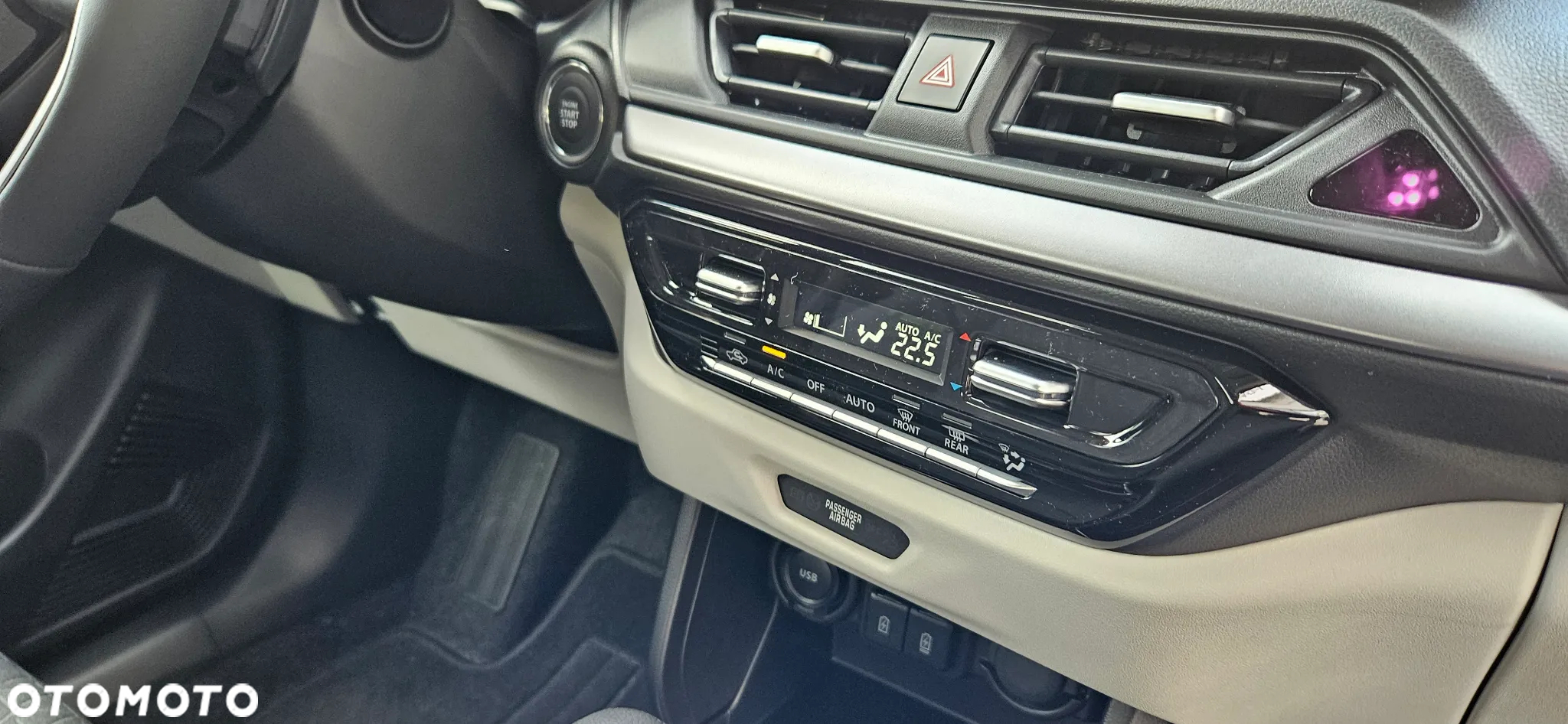 Suzuki Swift 1.2 Dualjet SHVS Premium Plus CVT - 12
