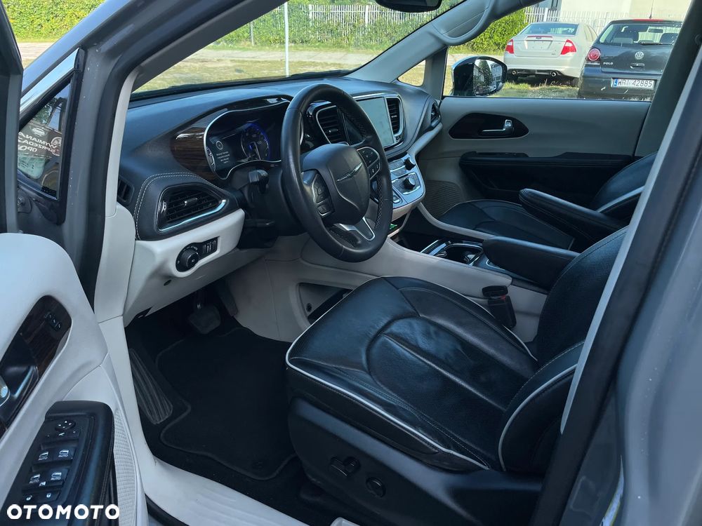 Chrysler Pacifica - 6