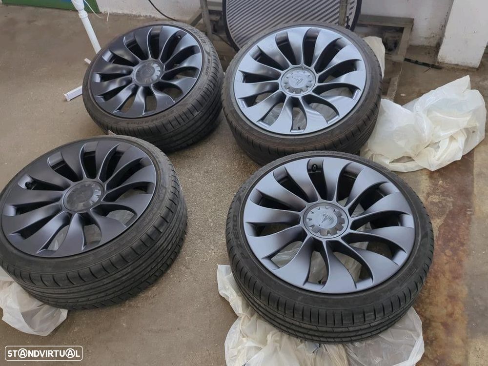 Tesla Model Y Performance Dual Motor AWD - 9