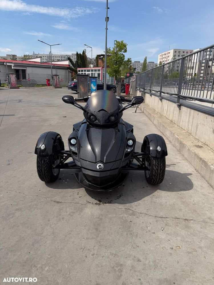 Can-Am Spyder - 8