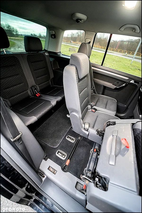 Volkswagen Touran - 32