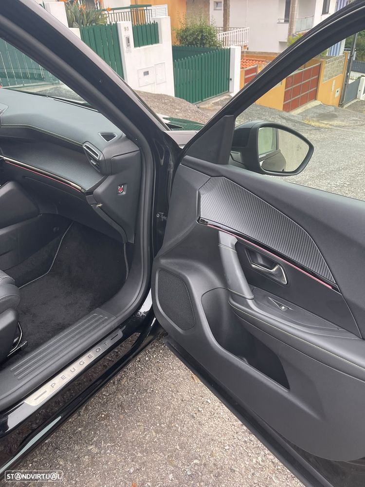 Peugeot 2008 1.2 PureTech GT EAT8 - 11