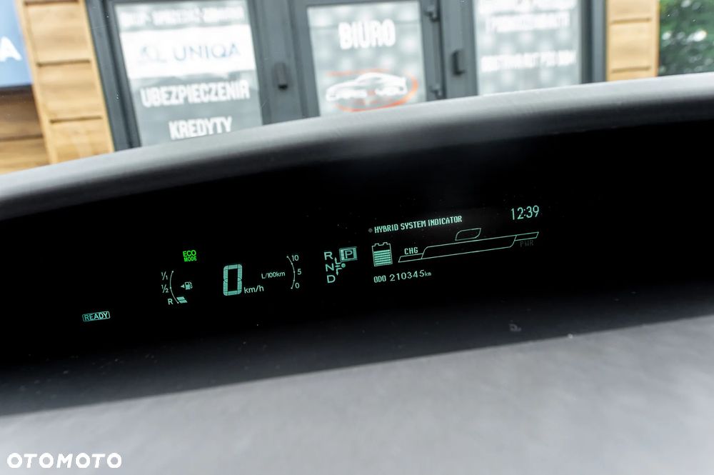 Toyota Prius (Hybrid) Life - 36