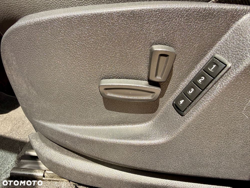 Ford S-Max 2.5 Titanium - 25