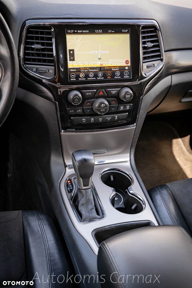 Jeep Grand Cherokee - 16