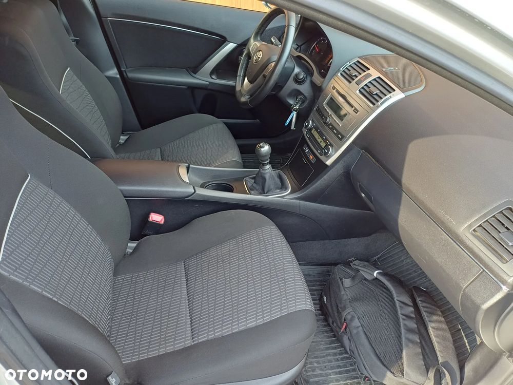 Toyota Avensis 2.0 D-4D Luna - 13
