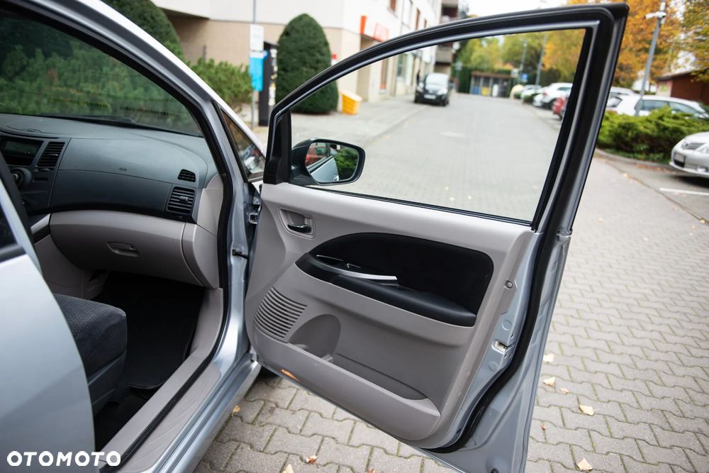 Mitsubishi Grandis 2.0 DI-D 6-Sitzer Intense - 25