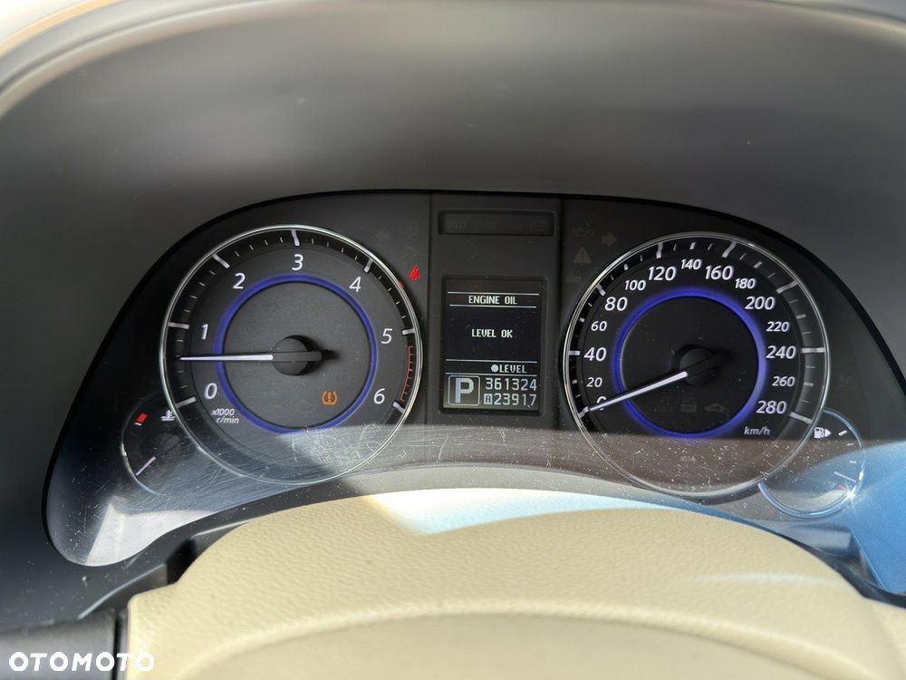 Infiniti QX70 - 17