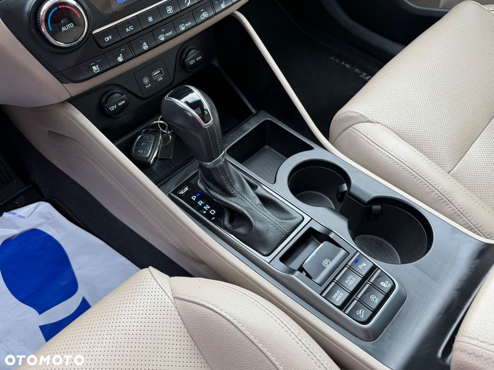 Hyundai Tucson blue 1.7 CRDi 2WD DCT Premium - 38