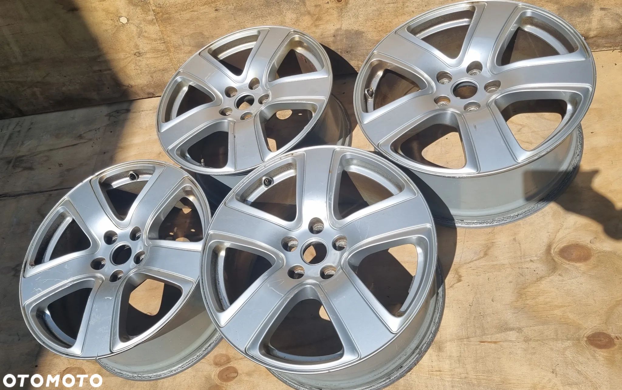 Felgi Koła Range Rover Sport 2010 ET53 5x120 19' - 1