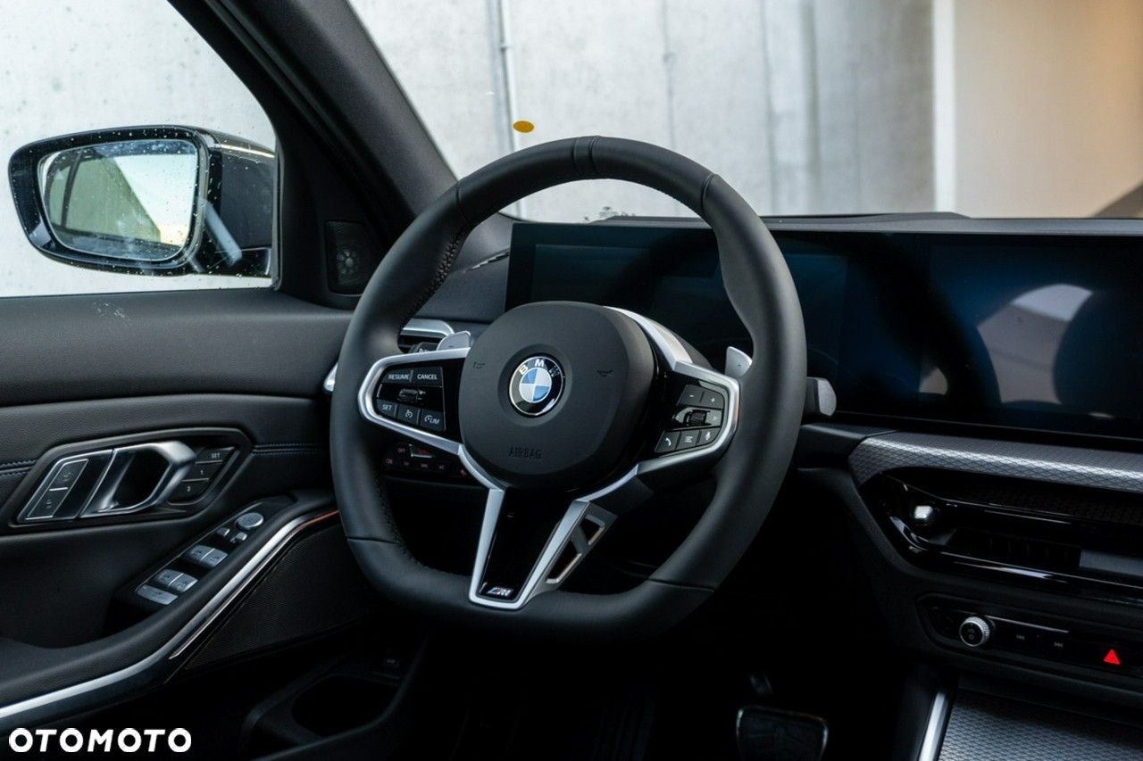 BMW Seria 3 330i xDrive - 17