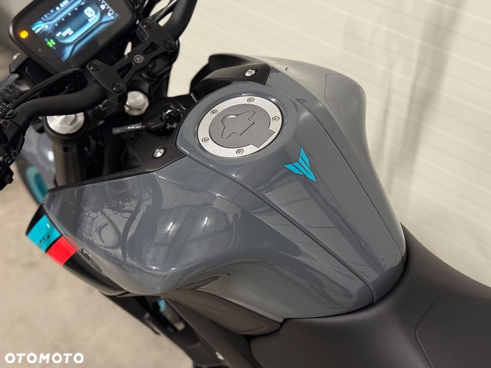 Yamaha MT - 27