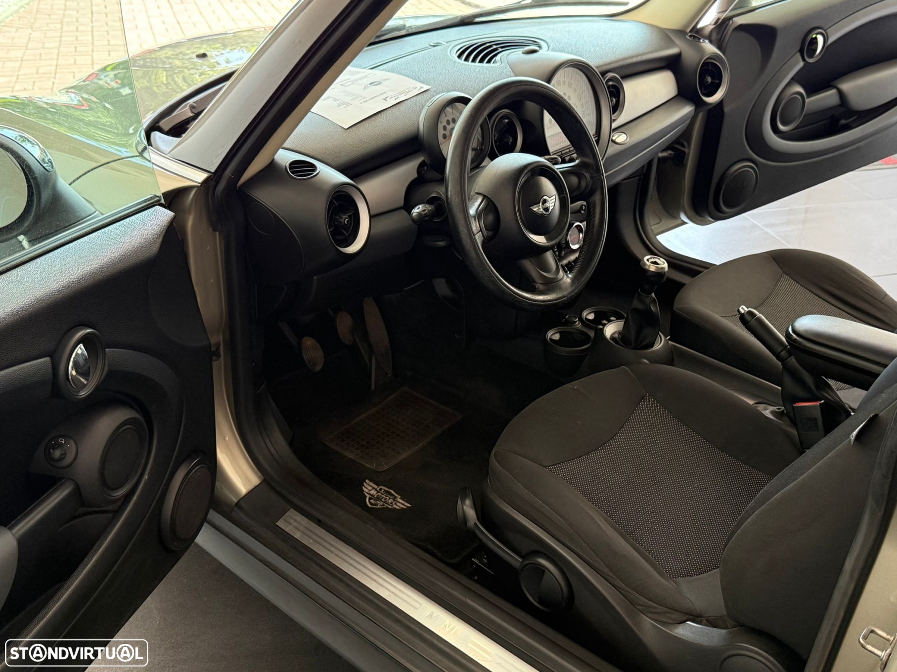 MINI 3 Portas One D - 12