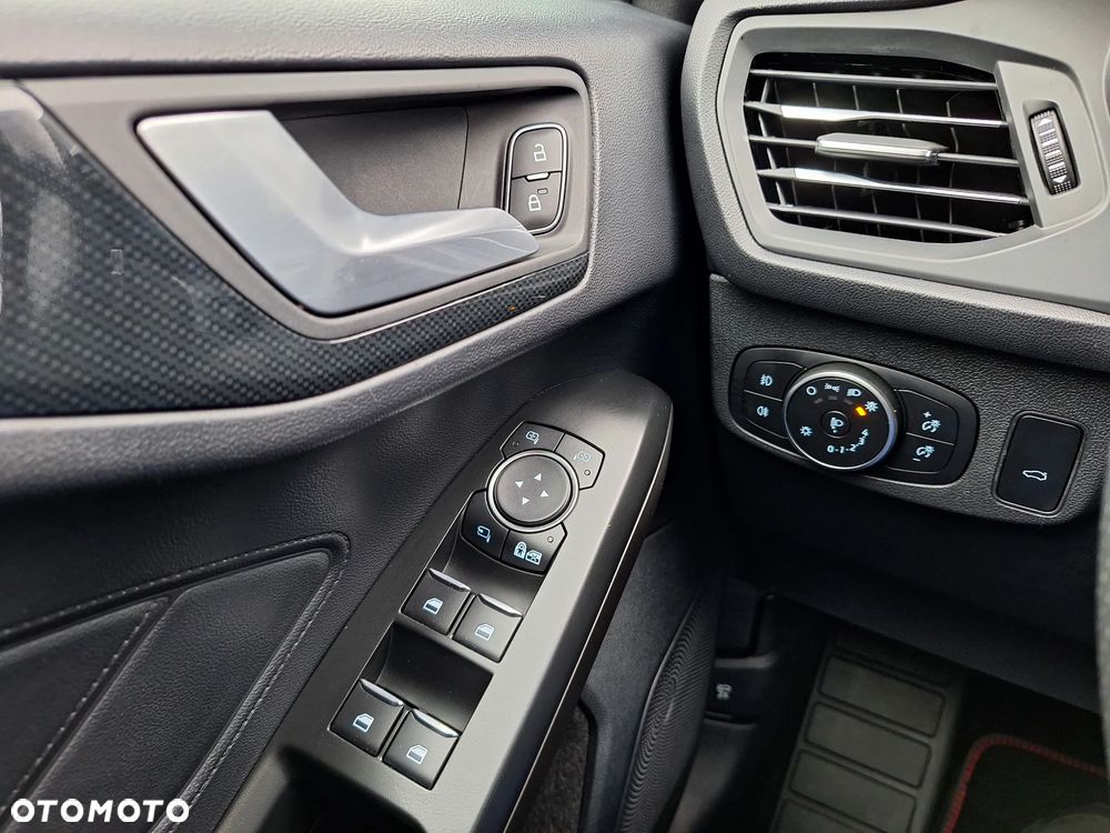 Ford Focus 1.5 EcoBoost ST-Line X - 31