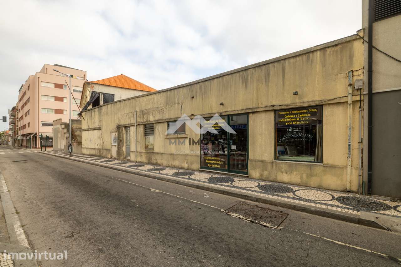 Edifício para Reabilitação |  Investimento |  600 m da Praia | Matosin - Grande imagem: 2/13