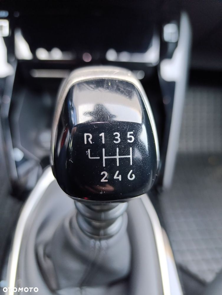 Peugeot 2008 PureTech 100 Allure S&S BVM6 - 35