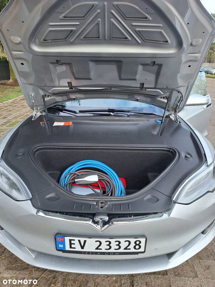 Tesla Model S - 8