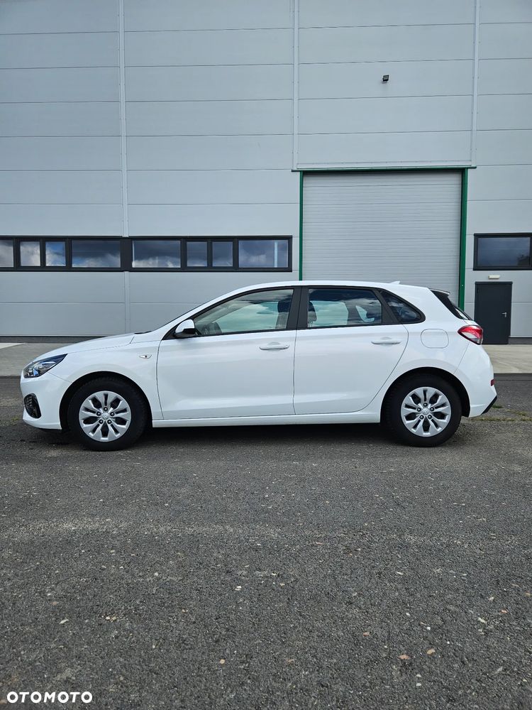 Hyundai i30 1.6 D Classic + - 9