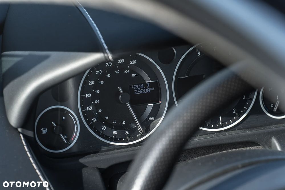 Aston Martin V12 Vantage Carbon Black - 24
