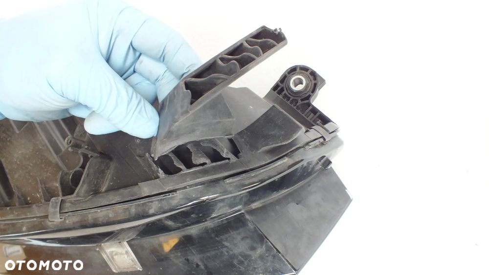 Lampa przednia lewa Skoda Octavia IV 5e4 - 5