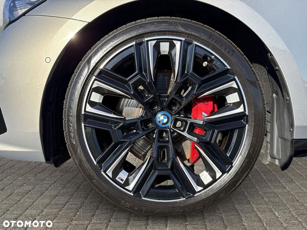 BMW i5 - 4