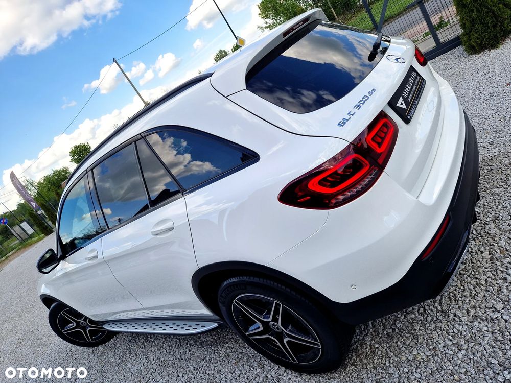Mercedes-Benz GLC 300 de 4Matic 9G-TRONIC AMG Line Plus - 36