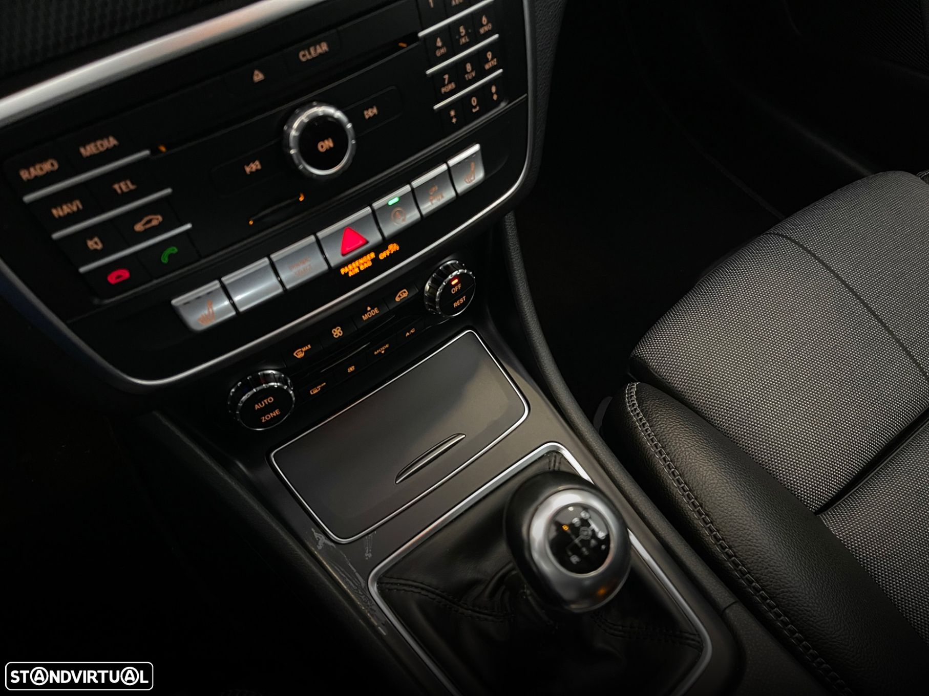 Mercedes-Benz GLA 200 d Urban - 34