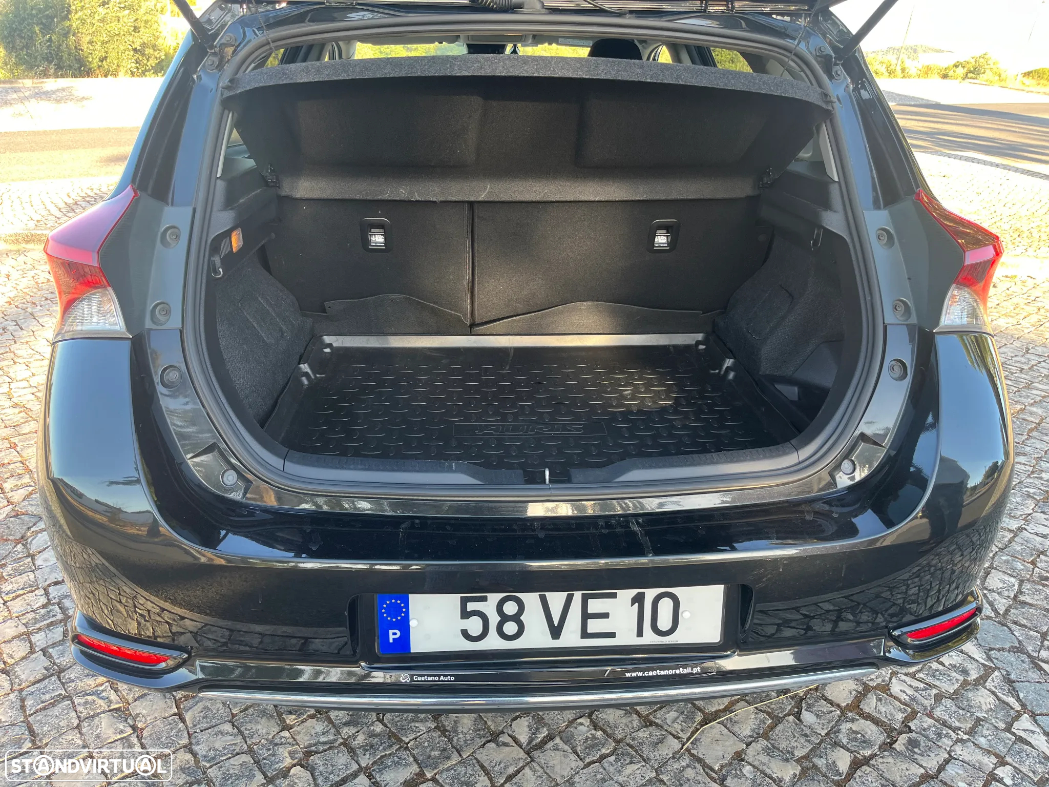 Toyota Auris 1.8 HSD Comfort +P.Techno+P.Sport - 11