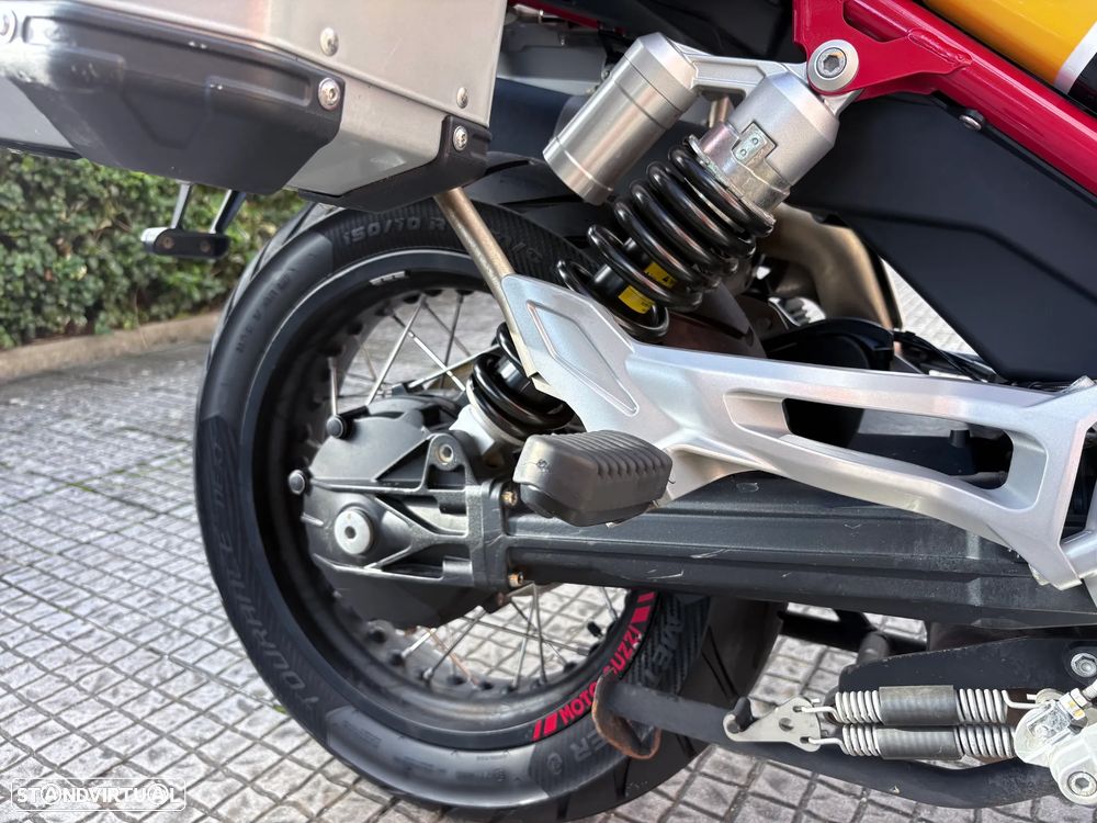 Moto Guzzi V85 TT - 11