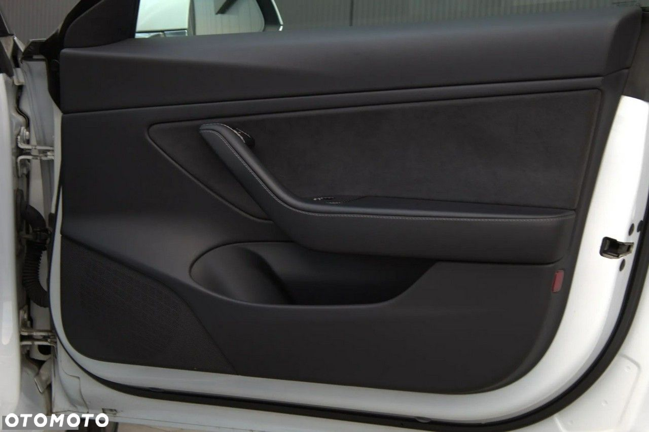 Tesla Model 3 Langstreckenbatterie Allradantrieb Dual Motor - 17