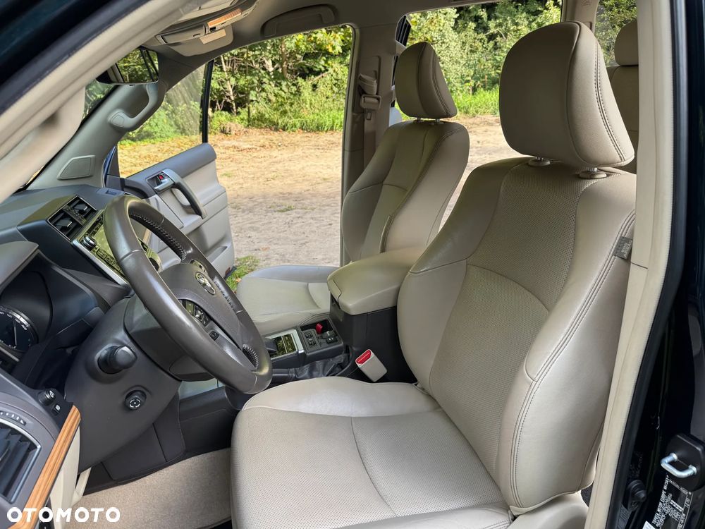 Toyota Land Cruiser - 12