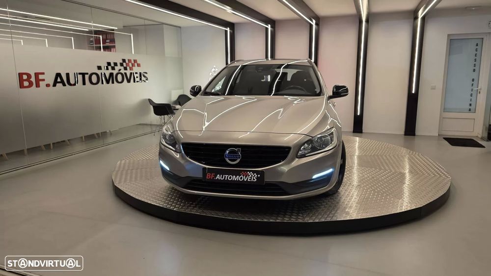 Volvo V60 1.6 D2 Momentum Eco - 11