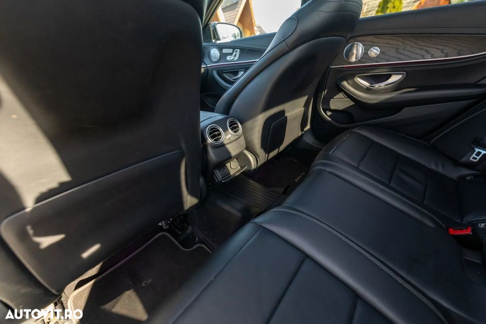 Mercedes-Benz E 220 d T 9G-TRONIC AMG Line - 28